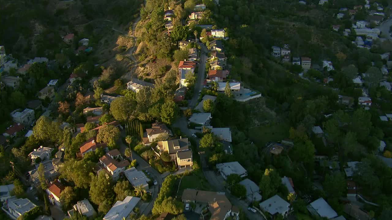 飞越好莱坞山上的房屋视频下载