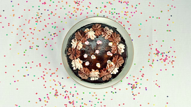 10支蜡烛的生日蛋糕视频素材
