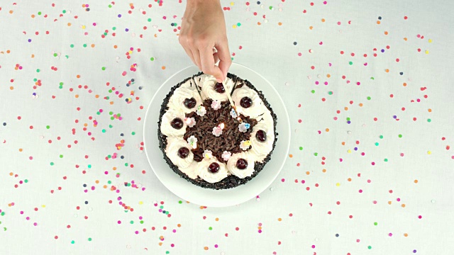 10支蜡烛的生日蛋糕视频素材