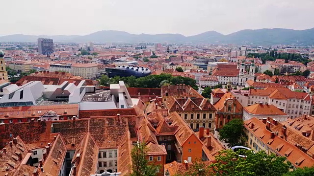 奥地利格拉茨城全景图。从上面俯瞰美丽的欧洲城市视频素材
