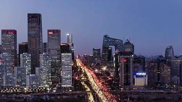 日日夜夜时光流逝的北京金融区与高茂路交汇处视频素材