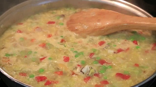海鲜海鲜饭米饭锅煮视频素材