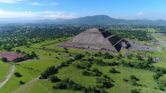 古中美洲城市特奥蒂瓦坎金字塔鸟瞰图，太阳金字塔，墨西哥山谷，中美洲，4k超高清视频素材