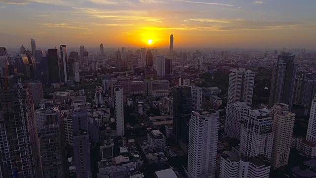 日落时分的空中城市视频素材