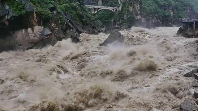 峡谷洪水视频素材