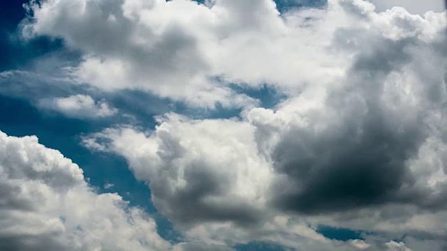 云在天空中奔跑视频下载