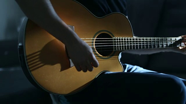 练习原声吉他视频素材