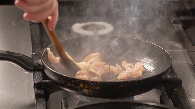 煮菜与肉-慢莫视频素材