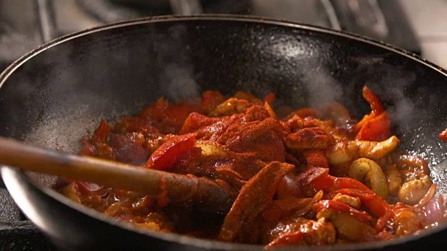 辣椒香料在烹饪-慢莫视频下载