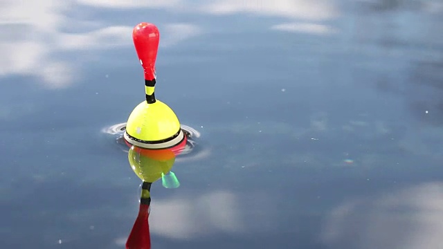 钓鱼浮子。视频下载