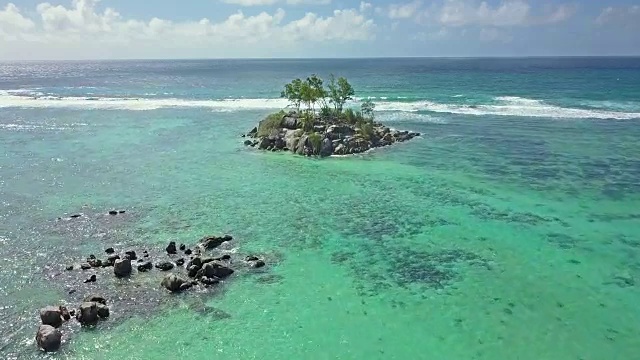 Souris岛- Anse Royale - Mahe鸟瞰图视频下载