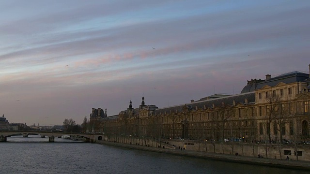 法国日落时间天空巴黎塞纳河河畔全景4k视频素材