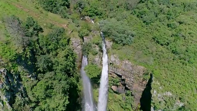 飞过南非的Mac Mac瀑布视频素材