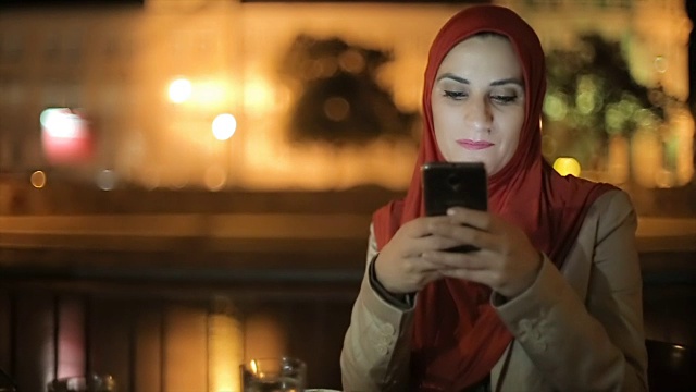 现代阿拉伯女人视频素材