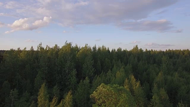 俄罗斯日落时空中的乡村景色视频素材