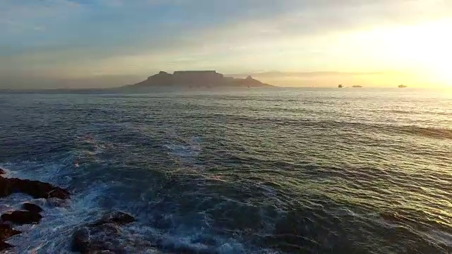 日落时桌山的航拍视频下载