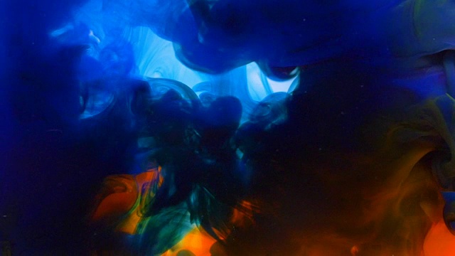 色彩斑斓的油漆、油墨在水下喷溅和混合视频素材
