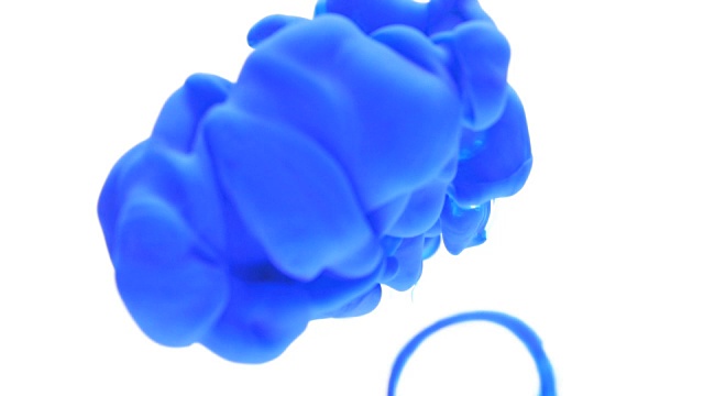 蓝色墨水颜料溢出圆形和烟雾形状的水宏观概念抽象背景视频素材