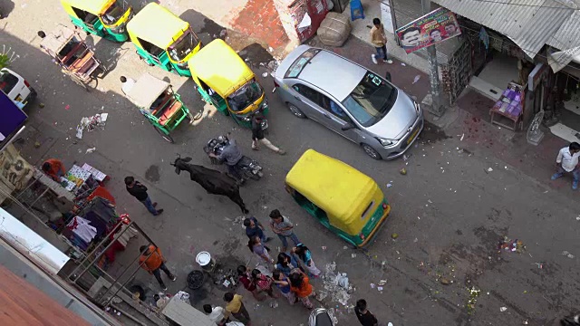 印度德里繁忙街道的鸟瞰图视频素材