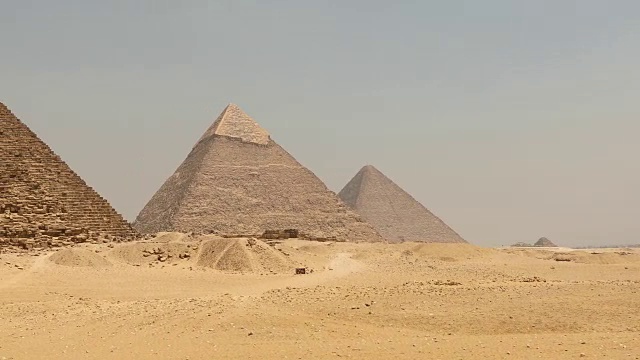 在埃及吉萨，大金字塔的时间在日落时流逝视频下载