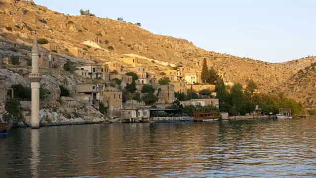 Sanliurfa的沉没村庄Halfeti和Rumkale视频下载