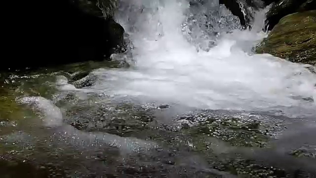 流动的河流慢动作视频下载