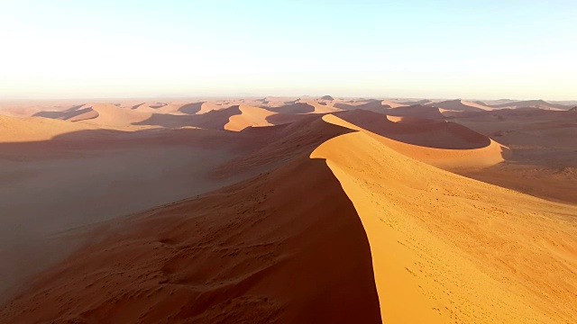 鸟瞰纳米布沙漠，索苏斯瓦莱沙丘，纳米比亚，非洲视频购买