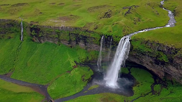 冰岛Seljalandfoss瀑布鸟瞰图视频素材