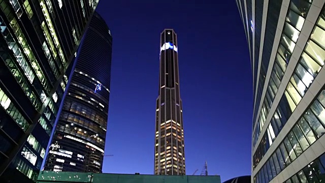摩天楼国际商务中心(城市)晚上，莫斯科，俄罗斯视频素材