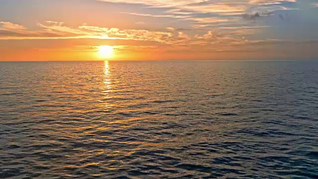 空中:亚得里亚海美丽的日落视频下载