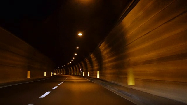 隧道内的交通视频下载
