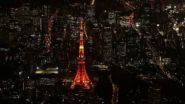 日本东京塔夜间的天线视频素材