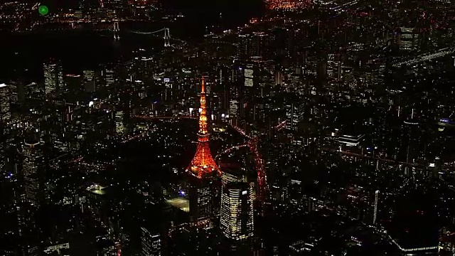 日本东京塔夜间的天线视频素材
