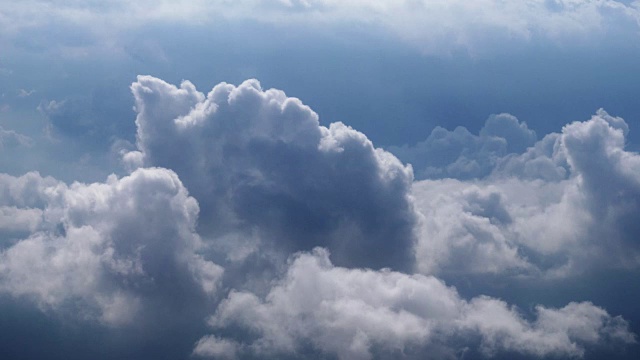天空中蓬松的云视频下载