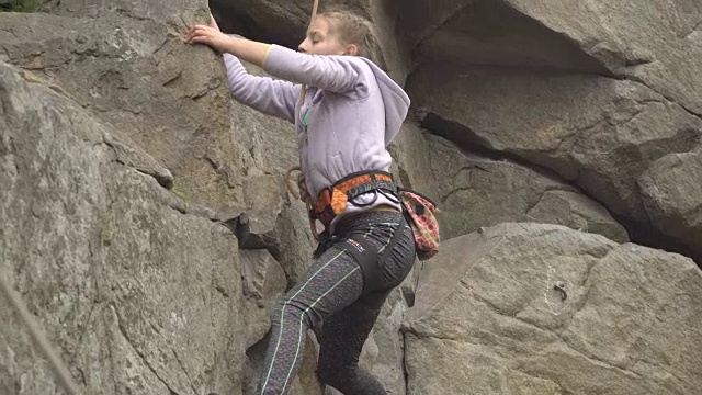 女孩攀岩者视频下载