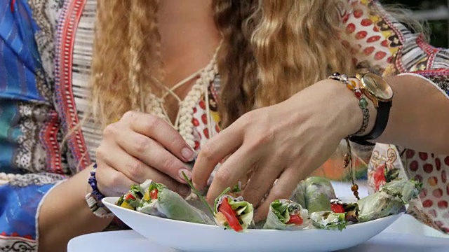 彩色烹饪生素食食物视频素材