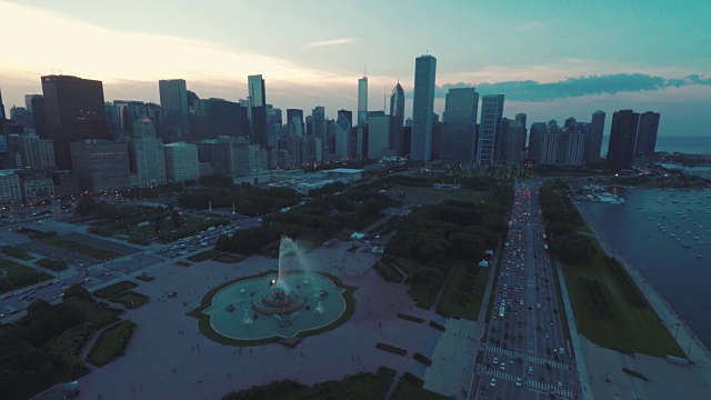 芝加哥天际线白金汉喷泉黄昏天线视频素材