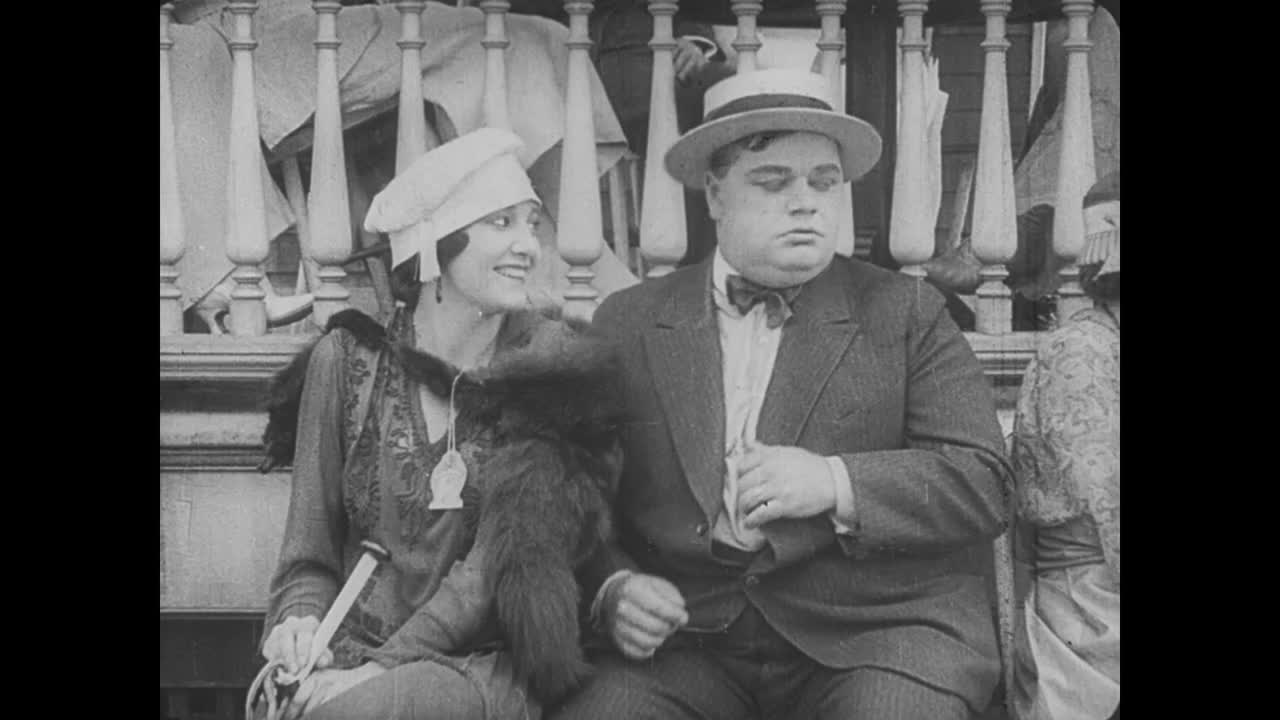 1917年，好色的男人(胖阿巴克尔)把他的名片给了轻佻的女人视频下载
