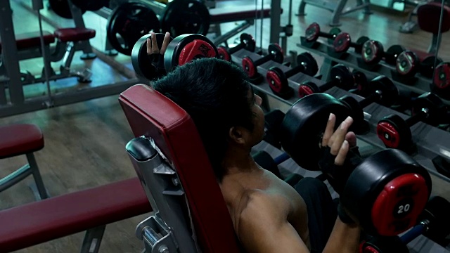 亚洲男人在健身视频下载