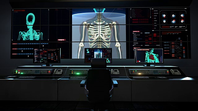 人体医疗中心，主控制室，女性身体和人体骨骼结构扫描，骨骼系统在数字显示x射线光。视频下载