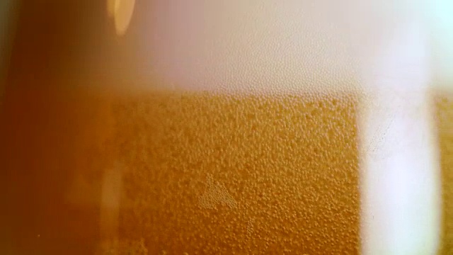 CU啤酒杯视频素材