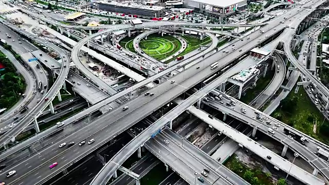 泰国曼谷市的公路枢纽鸟瞰图视频素材