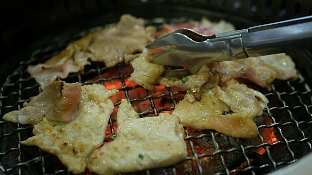 烧猪肉，韩式料理视频素材