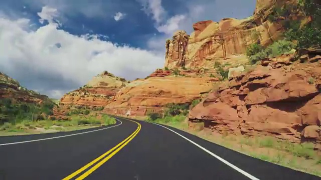 POV汽车在美国风景优美的小路上行驶视频素材