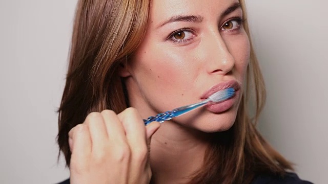 完美的牙齿保健视频下载