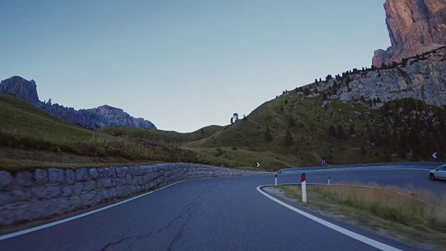 POV汽车行驶在白云石:山口视频素材