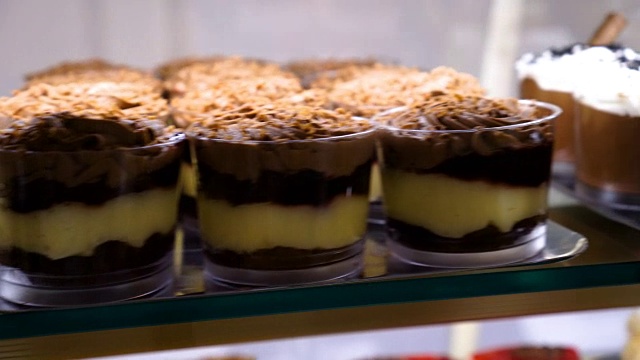 糕饼店的蛋糕和糕点视频素材