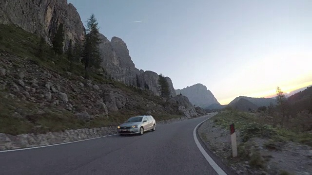 POV汽车行驶在白云石:山口视频素材