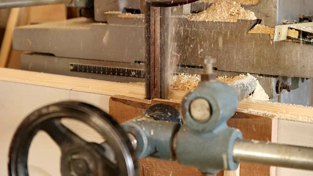 木匠切割木板视频素材