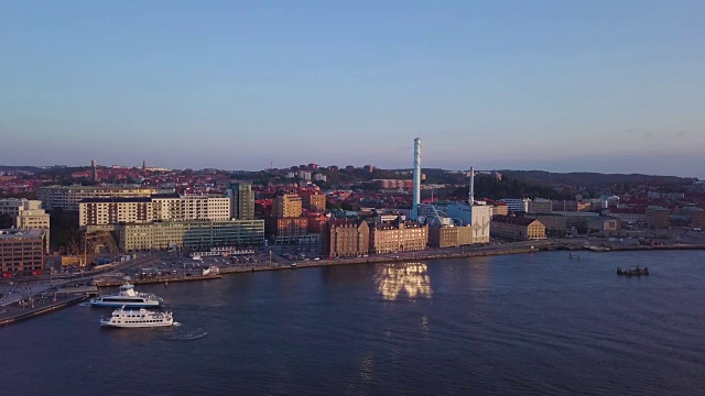 瑞典哥德堡市，在日落上空航拍视频素材